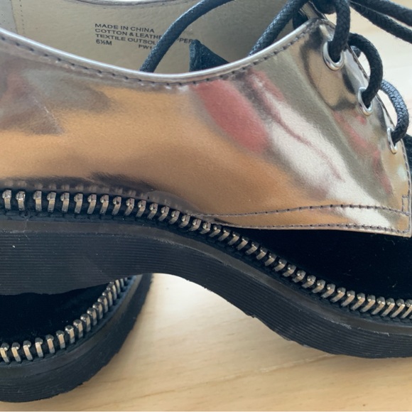 Michael Kors - Women’s Vivia Lace Up Platform Oxfords (6 1/2) - Picture 5 of 6